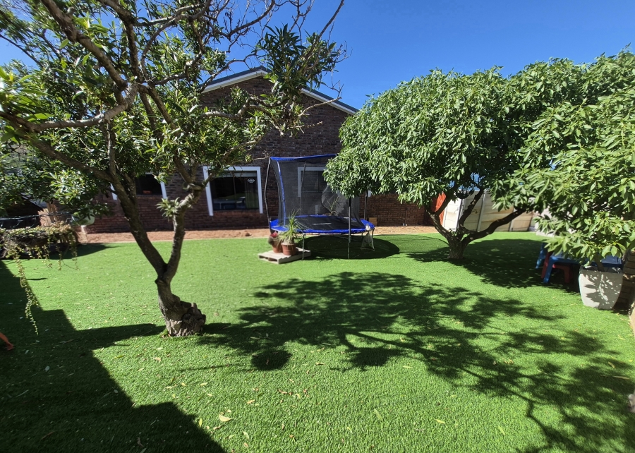 5 Bedroom Property for Sale in Dana Bay Western Cape